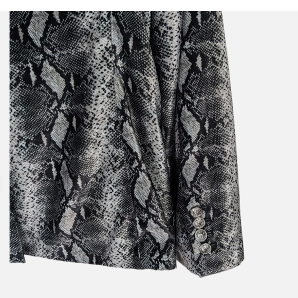 Generation Love Black and White Blazer - Picture 4 of 6